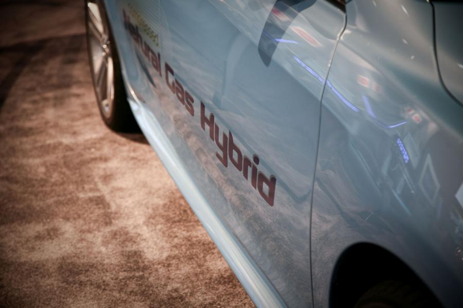  Toyota Camry CNG Hybrid Concept 2008 года  (фото 17 из 34)